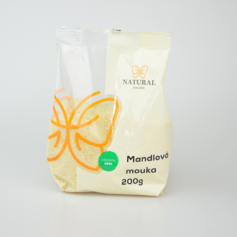 Múka Mandľová jemne mletá je vhodná na sladké pečenie a cukrársku výrobu, rovnako tak s ňou možno nahradiť čiastočne bežnú múku.